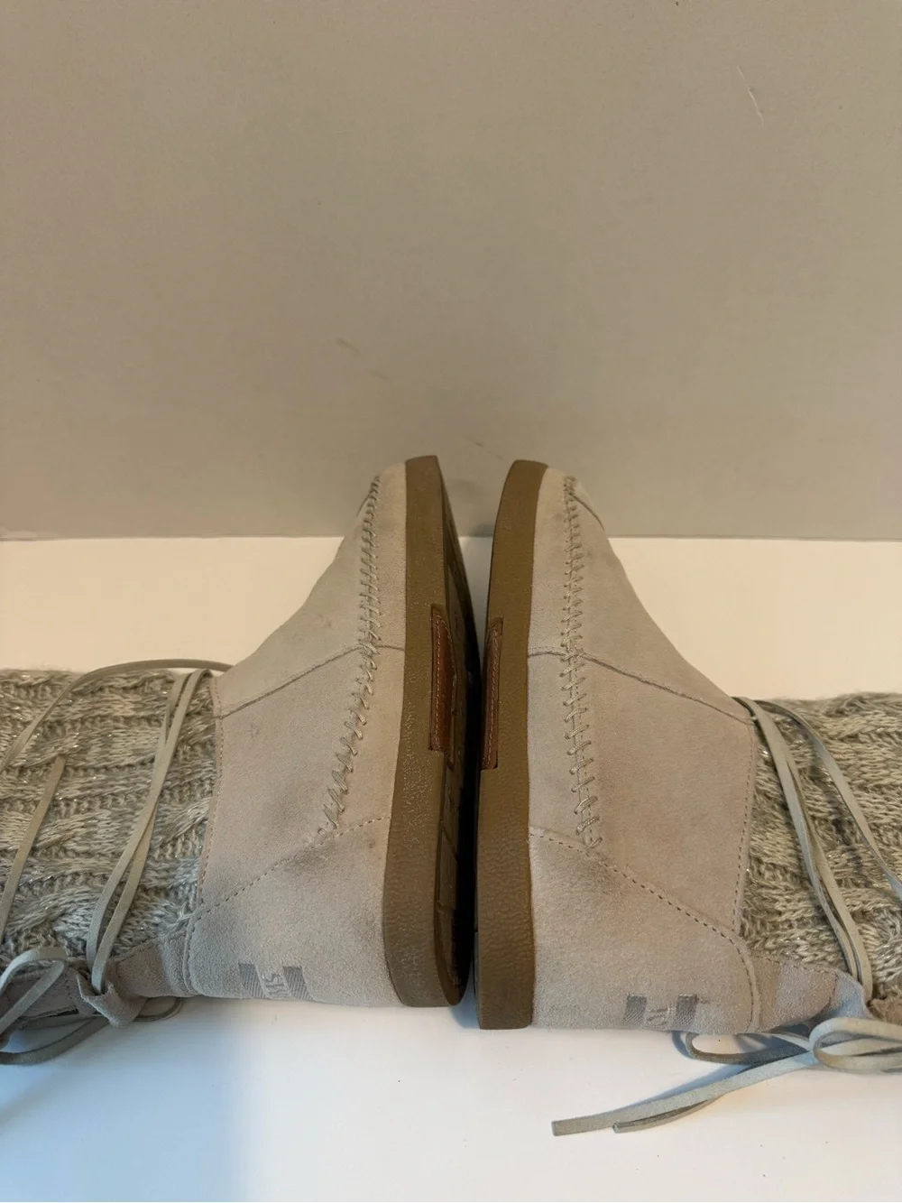 Tom’s Nepal light gray suede knit boots ladies 6